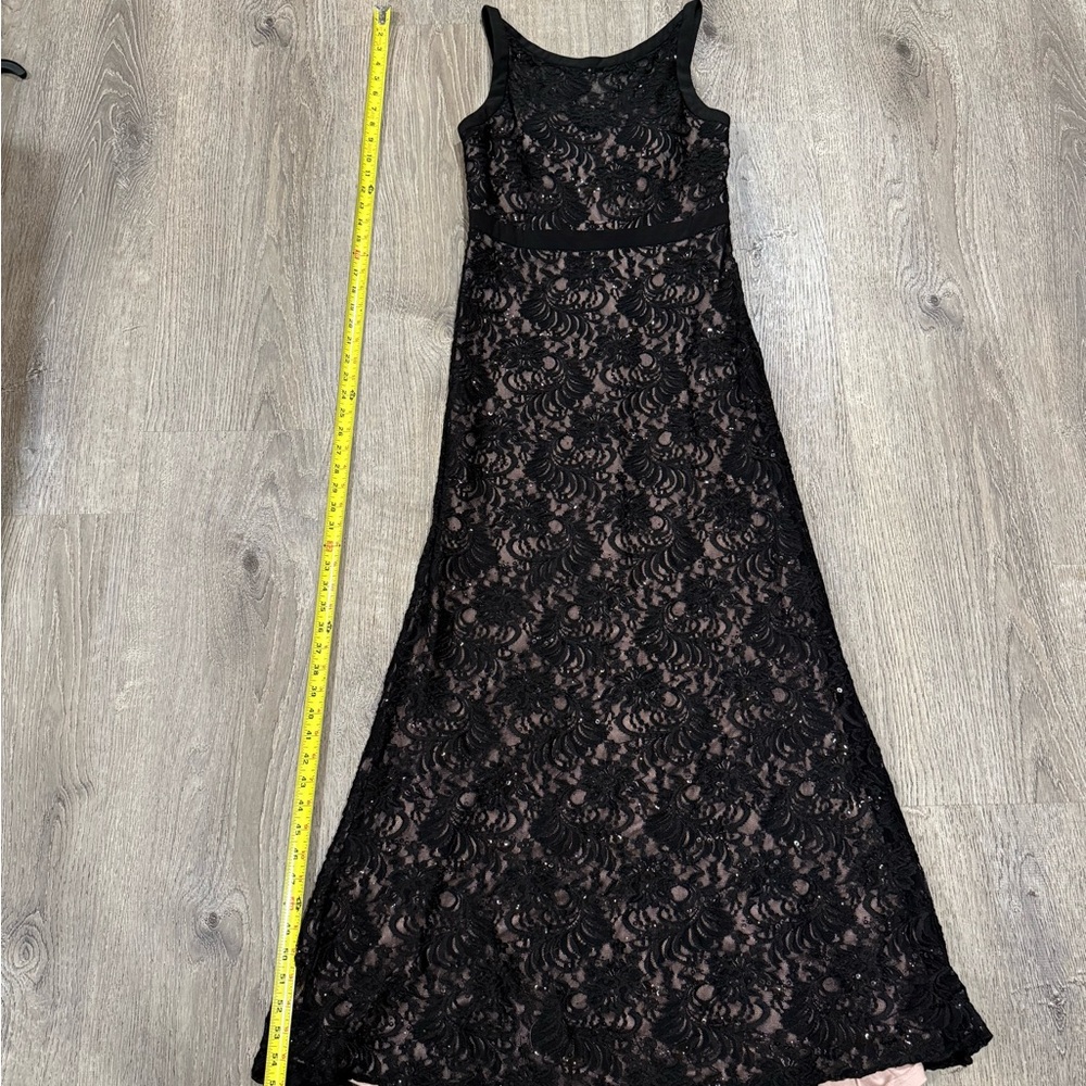 Elegant Black Lace Evening Gown